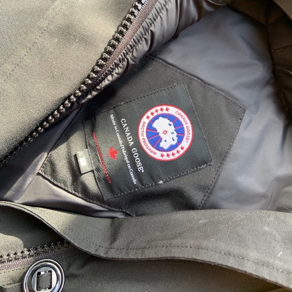 SOLD. Women’s Bomber Canada Goose - Picture 3 of 3